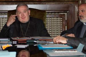 Il vescovo, mons. Franco Giulio Brambilla, con don Silvio Barbaglia