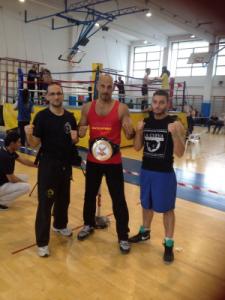 il M° Guido Colombo, Ismail Abbas Abdelghany con la cintura da campione d’Italia ed il M° Rocco Miraglia
