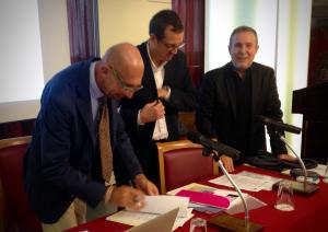 Nella foto il presidente dell’ODCEC di Novara, dott. Mauro Nicola, che firma la convenzione con la società Ultroneo rappresentata dal presidente, ing. Alvise Abù-Kaill e il dott. Giuliano Ravasio (ODCEC di Udine)