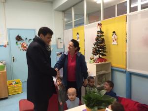 Nella foto la visita del sindaco all'asilo Girotondo