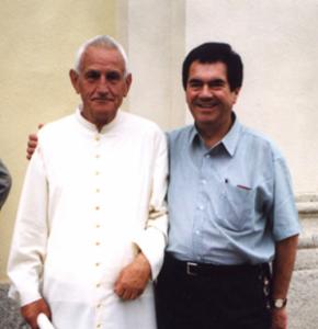 Don Carlo Masseroni (a sinistra) con don Mario Bandera