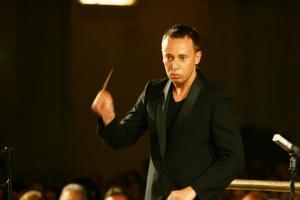 Il maestro Matteo Beltrami