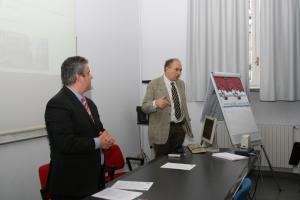 Il professor Andrea Graziani, ordinario di Biologia Molecolare, e il dottor Giovanni Delconti, responsabile provinciale dell’AIRC Novara