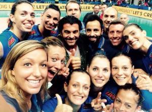 Il selfie delle azzurre con il pluriolimpionico di sci Alberto Tomba!