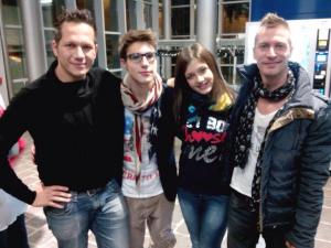 Cristian Calienni (il primo a sinistra) è l'autore di Grazie Ma' che ha vinto l'ultima edizione di Io Canto