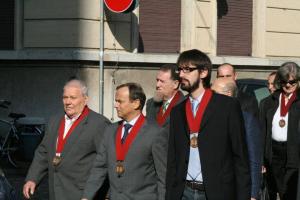 Il presidente della Consulta, Peretti (al centro), e il vice Mittino (a destra)
