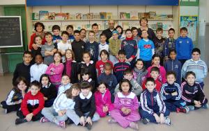 Le classi III C e IV C della "Rodari" di Trecate con Fallarini, Bricco e la maestra