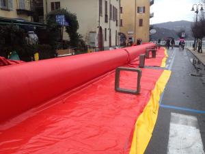 Le protezioni poste sul lungolago ad Arona