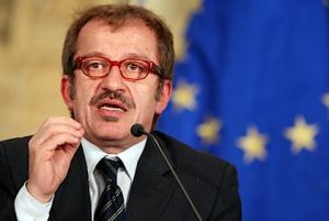 L'ex ministro Maroni 