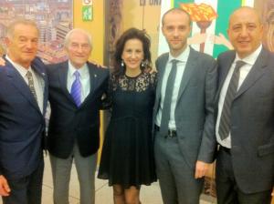 Marta Calcaterra con il consigliere Unvs Carlo Granata, il presidente Unvs Tito De Rosa, il sindaco Federico Binatti e il consigliere delegato allo Sport Giovanni Varone