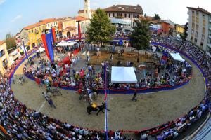 Piazza San Gottardo (foto della Pro Loco Borgomanero)