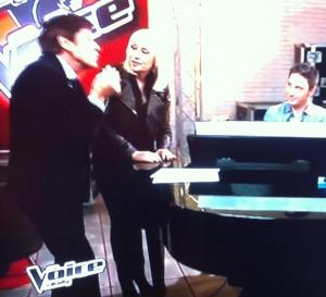 Andrea Pollione accompagna al pianoforte la squadra di Raffaella Carrà con un ospite molto speciale: Gianni Morandi