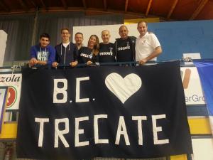 Un gruppo di tifosi del Bct sugli spalti del Pala Agil